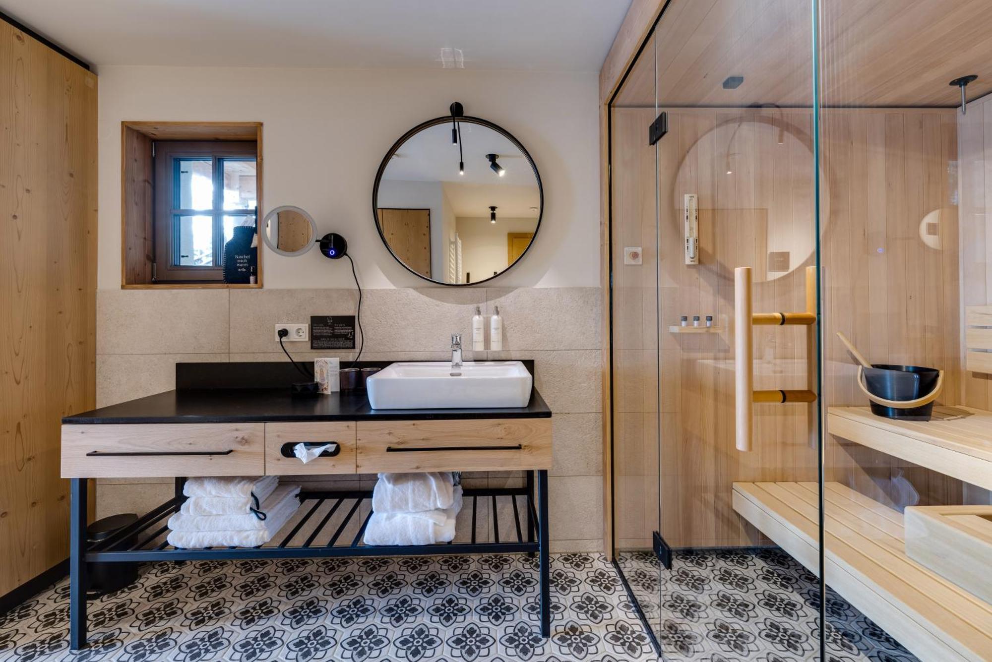 Hideaway Hotel Montestyria Chalets & Suiten มาเรียตเซลล์ ภายนอก รูปภาพ